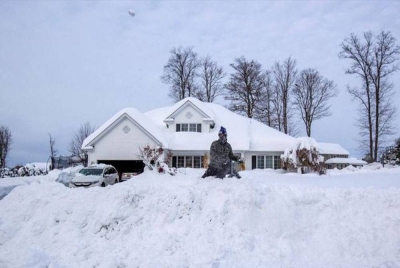 Salji dan hujan lebat serta banjir melanda sebahagian besar California. - Foto Reuters.