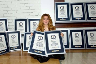 Shakira secara rasminya memecahkan 14 Rekod Dunia Guinness menerusi lagu hasil karya bersama Bizarrap berjudul 'Music Sessions Vol. 53. - FB Guinness World Records