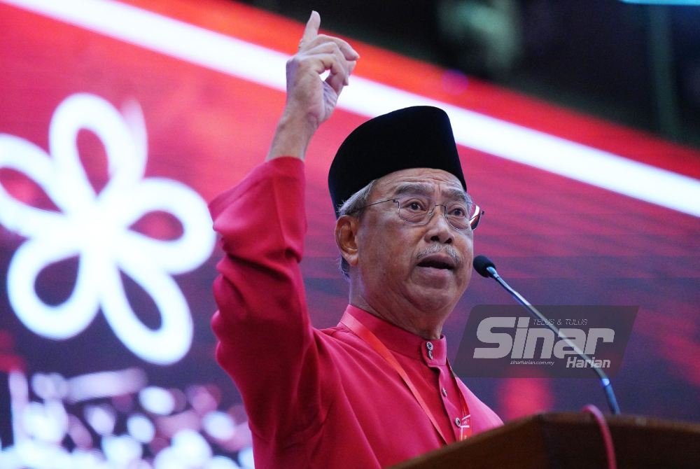 Muhyiddin ketika berucap dalam ucapan Dasar Presiden sempena Perhimpunan Agung Bersatu di Menara PGRM pada Ahad. - Foto Sinar Harian/ROSLI TALIB