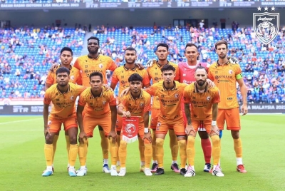 Kesebelasan utama Kelantan FC pada aksi berdepan JDT di Stadium Sultan Ibrahim pada Sabtu. - Foto FB Johor Southern Tigers