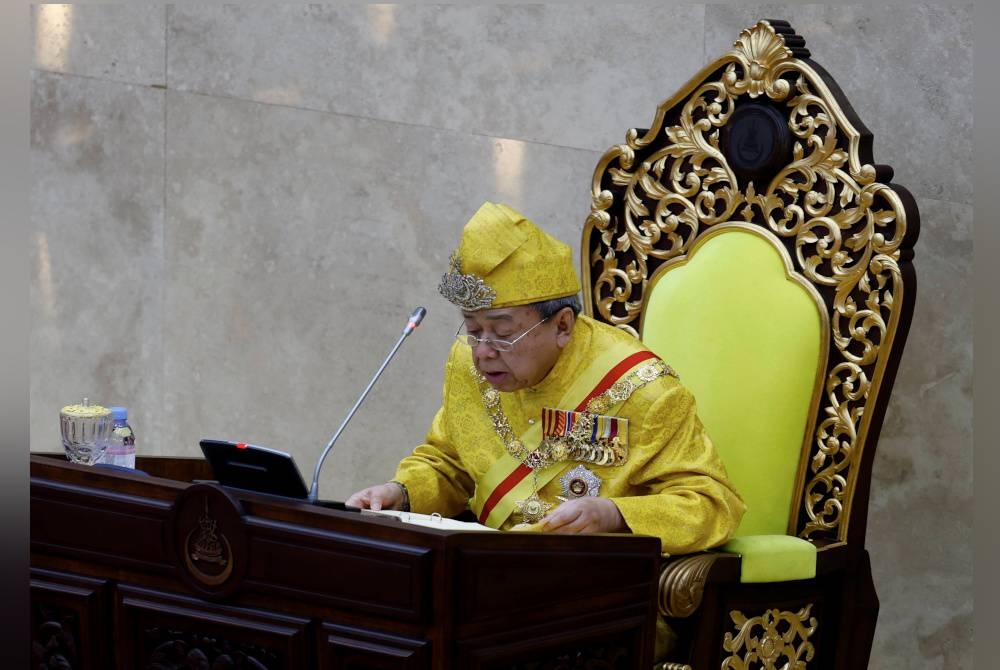 Le sultan Sharafuddin a eu le plaisir de prononcer le décret royal lors de la cérémonie d'ouverture de la première réunion de la sixième conférence de la quatorzième Assemblée législative de l'État de Selangor (DUN) 2023 au bâtiment de l'Assemblée de l'État de Selangor, lundi.  - Foto Bernama -- fotoBERNAMA (2023) COPYRIGHT RÉSERVÉ *** Local Caption *** ACCOMPAGNER LES NOUVELLES