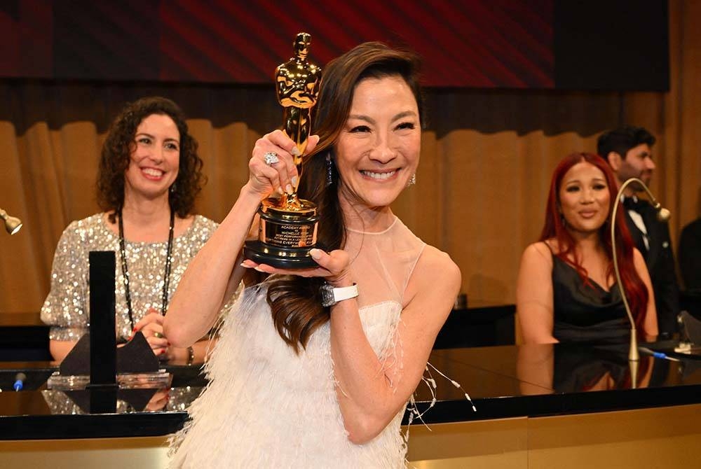 Michelle memenangi anugerah Pelakon Wanita Terbaik, Oscar Ke-95 menerusi filem Everything Everywhere All at Once - Foto AFP