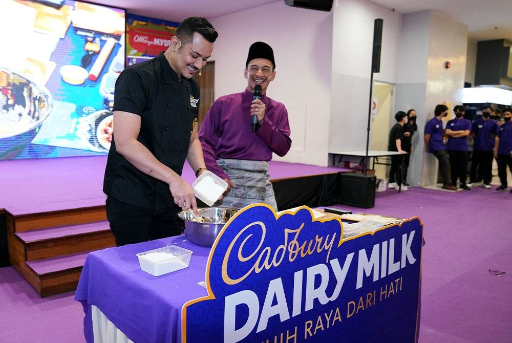 Acara Kuih Raya Dari Hati menampilkan Fazley sebagai tenaga pengajar yang menunjukkan cara-cara membuat kuih Tart Cadbury.