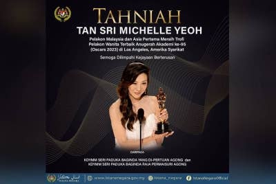 Al-Sultan Abdullah Ri'ayatuddin Al-Mustafa Billah Shah dan Raja Permaisuri Agong menzahirkan ucapan tahniah kepada Michelle Yeoh yang melakar sejarah dinobatkan Pelakon Wanita Terbaik pada Anugerah Akademi (Oscar) ke-95 menerusi lakonannya dalam filem Everything Everywhere All at Once. - Foto Facebook Istana Negara