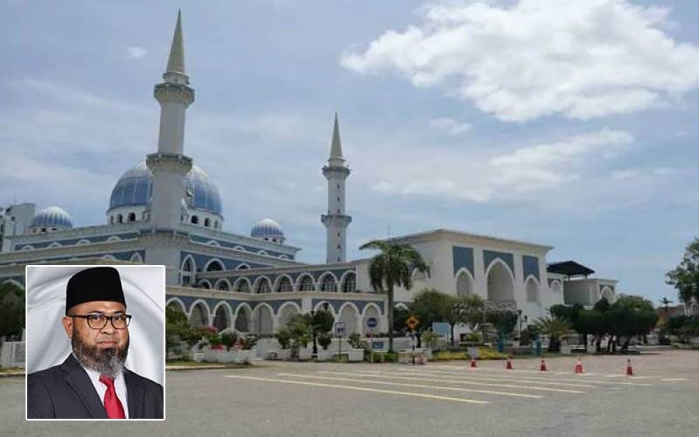 MUIP memperuntukkan RM5 juta bagi penyelenggaraan masjid dan surau di Pahang pada tahun ini. Gambar kecil: Asmadi