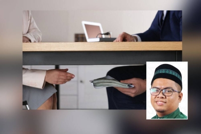 Amalan rasuah dalam kalangan penjawat awam perlu dihentikan dengan segera. Gambar kecil: Zairudin