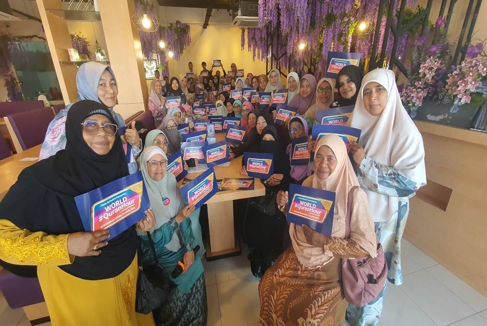 Sebahagian wakil Rumah Ngaji Pulau Pinang bergambar bersama bagi mempromosikan Kempen World #QuranHour pada Ramadan nanti.