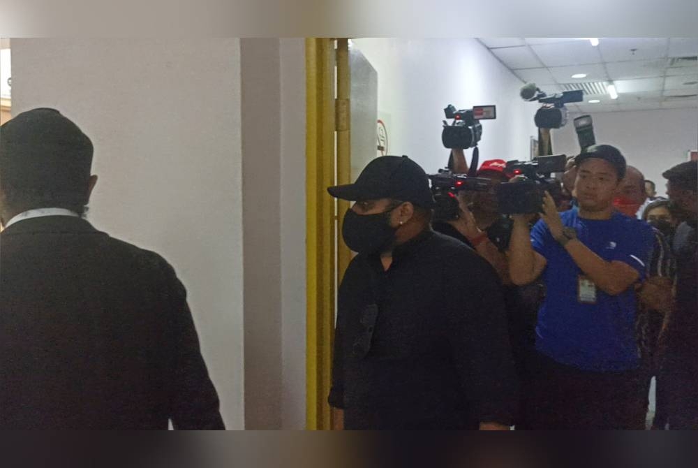 Tertuduh tiba di Mahkamah Majistret Johor Bahru pada Rabu.