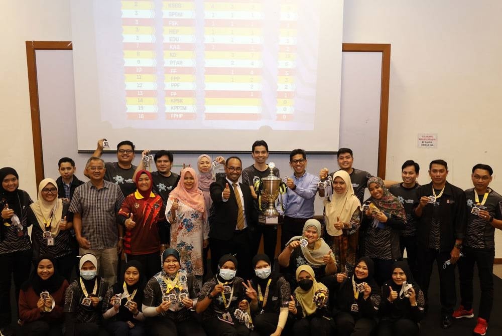 Kontinjen Hospital Al Sultan Abdullah meraikan kejayaan menjuarai KASSUS 2023.