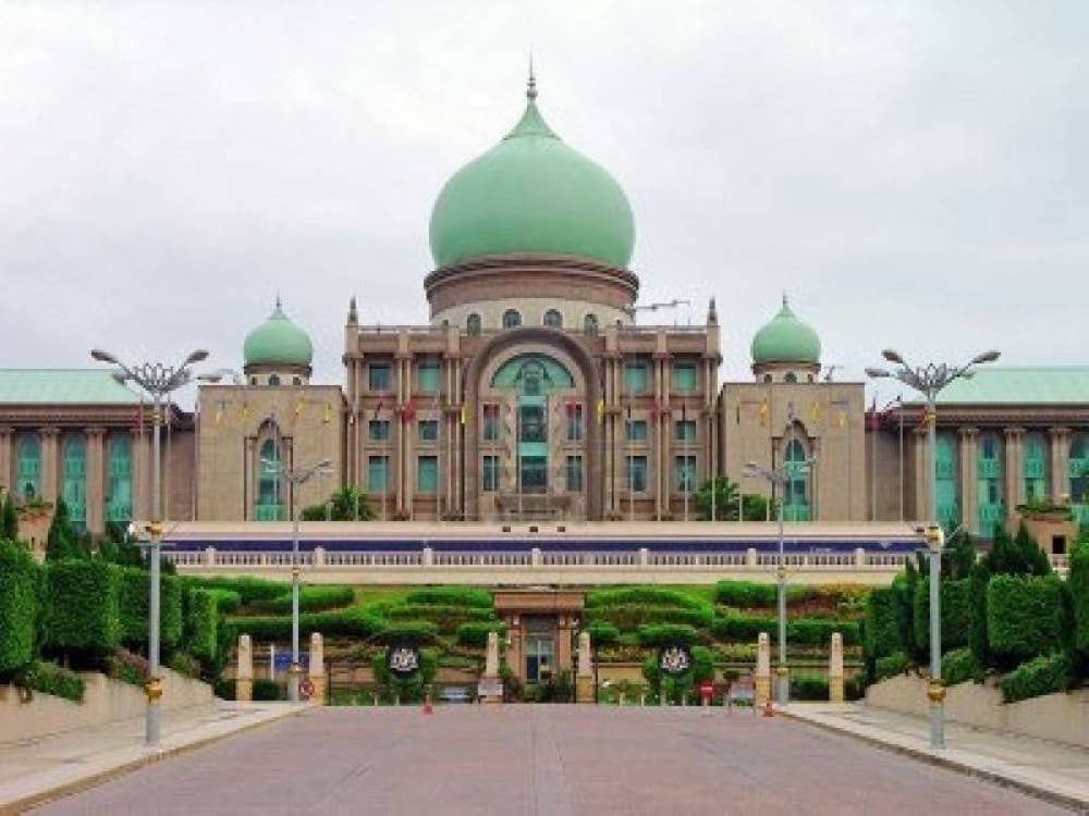 Pejabat Perdana Menteri (PMO) tidak akan teragak-agak mengambil tindakan undang-undang terhadap mana-mana pihak yang secara sengaja menyalahgunakan nama atau kedudukan kementerian itu untuk tujuan tertentu.