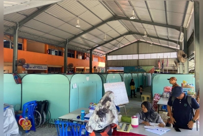 Keadaan di salah satu PPS di Batu Pahat. - Foto Bomba Batu Pahat