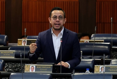 Steven Sim ketika sesi soal jawab pada Mesyuarat Pertama Penggal Kedua Parlimen ke-15 di Bangunan Parlimen pada Rabu. - Foto Bernama
