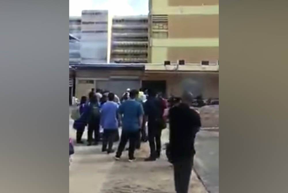 Tangkap layar video yang tular.