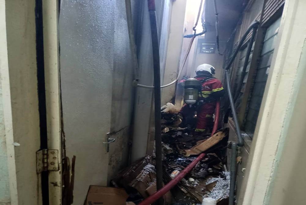 JBPM Jalan Rahang berjaya memadamkan api di lokasi kejadian dan tiada sebarang kecederaan dan kemalangan jiwa dilaporkan.