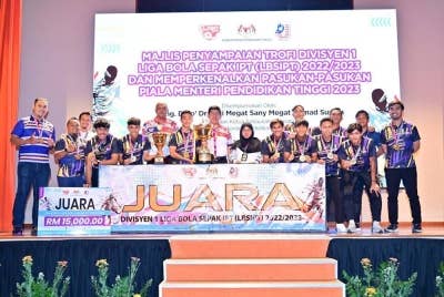 Skuad UiTM Shah Alam muncul juara buat kali keenam Liga Bola Sepak IPT. - Foto Seksyen Sukan, BPS, Kementerian Pendidikan Tinggi