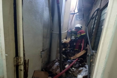 JBPM Jalan Rahang berjaya memadamkan api di lokasi kejadian dan tiada sebarang kecederaan dan kemalangan jiwa dilaporkan.