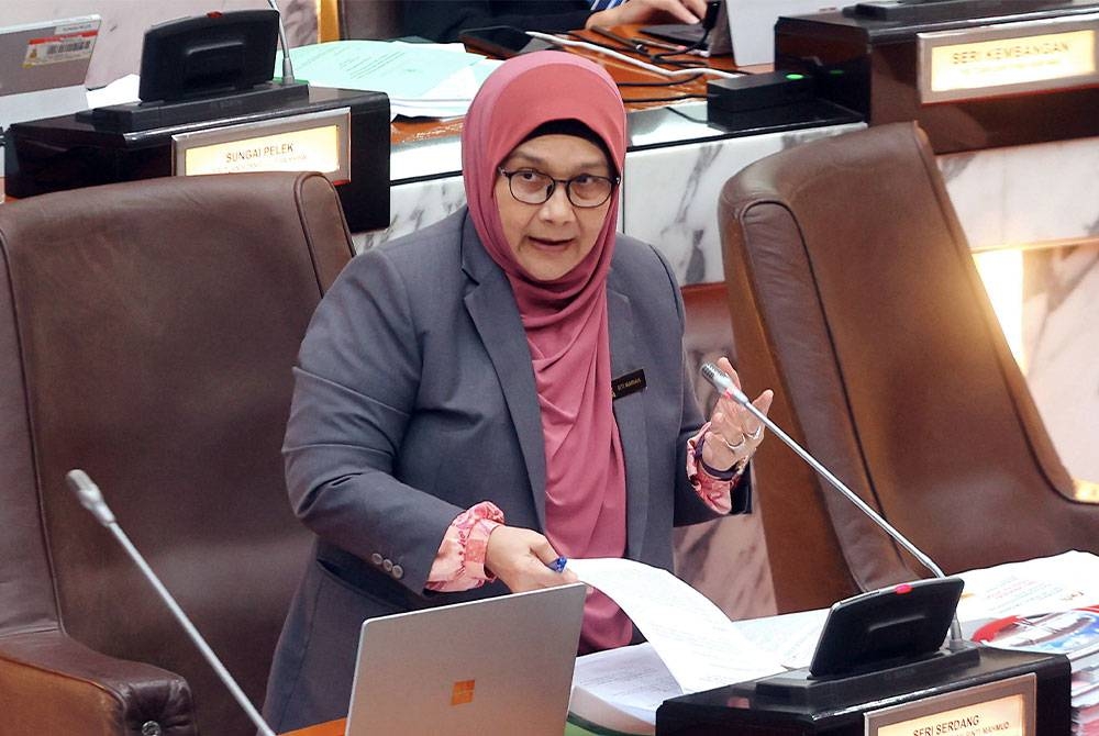 Dr Siti Mariah ketika menjawab soalan pada Mesyuarat Pertama Persidangan Penggal Keenam Dewan Undangan Negeri (DUN) Selangor Ke-14 di Bangunan Dewan Negeri Selangor, pada Jumaat. - Foto Bernama