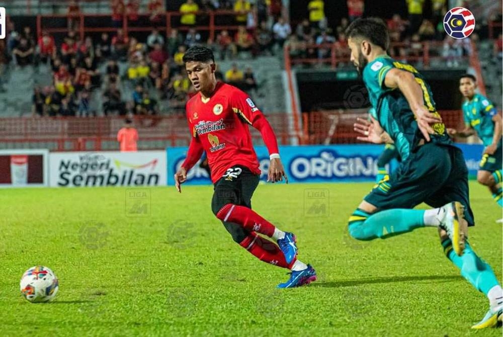 La présence de Shahrel Fikri a changé le rythme du match de Negeri Sembilan en seconde période face au TFC en Super League à Paroi, hier soir.  PHOTO FACEBOOK Ligue malaisienne de football (MFL)
