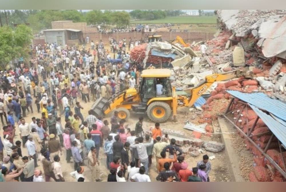 Un entrepôt stockant des sacs de pommes de terre s'est effondré en Inde, tuant huit personnes jeudi matin.  - Agence photo