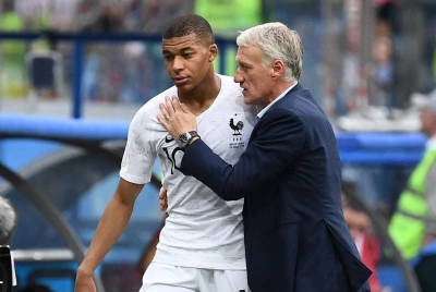 Deschamps (kanan) merasakan Mbappe antara calon utama dipilih sebagai kapten Perancis. - Foto Agensi