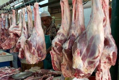 Orang awam tidak perlu bimbang tentang pengambilan daging atau produk lembu dari luar negara. - Gambar hiasan