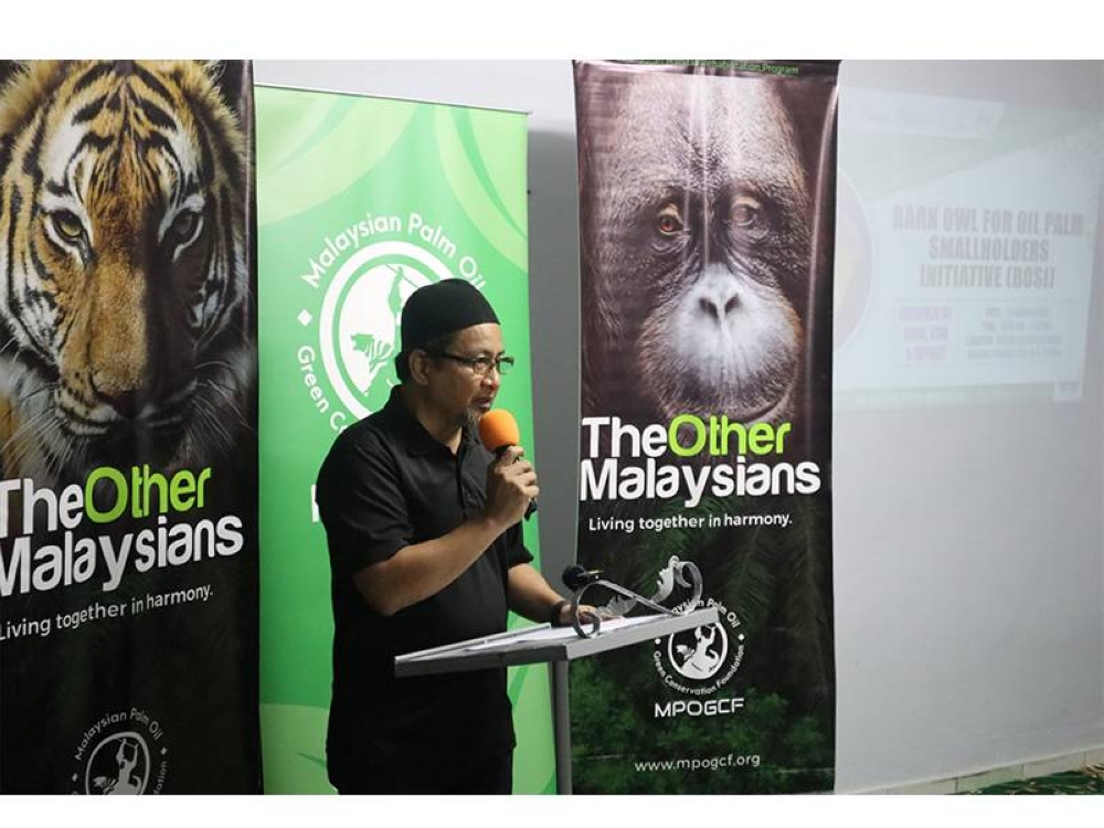 Pengurus Besar MPOGCF ketika berucap pada majlis pelancaran BOSI di Masjid Al-Huda di sini pada Selasa.