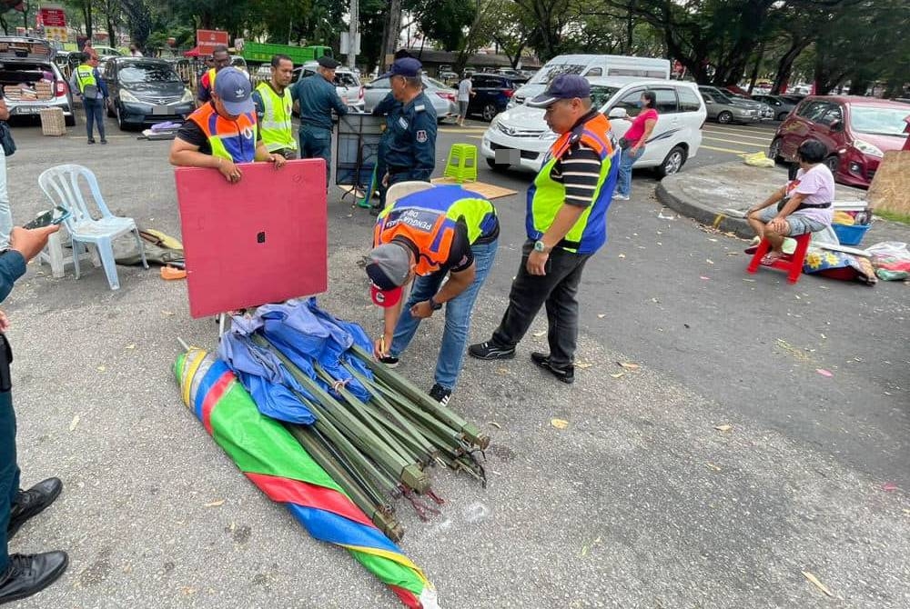 Sebanyak lima notis telah dikeluarkan manakala 12 premis turut disita dalam operasi Tindakan Khas Pasar-Pasar di sekitar Kuala Lumpur Siri 5/2023.