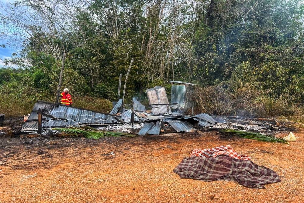 Lelaki warga emas ditemukan maut akibat kebakaran sebuah rumah di Kampung Paya Keladi pada Sabtu. - Foto PDRM