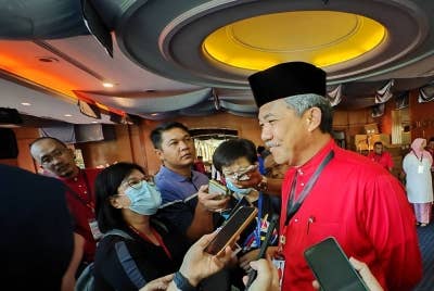 Mohamad ketika ditemui pemberita selepas hadir ke Persidangan Mesyuarat Perwakilan UMNO Bahagian Rembau Tahun 2023 pada Sabtu