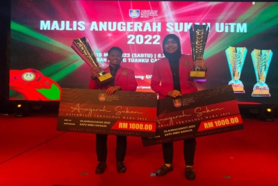 Mohd Aniq (kiri) dan Nur Ain Nabilah muncul sebagai Olahragawan dan Olahragawati Universiti Teknologi Mara (UiTM) 2022.