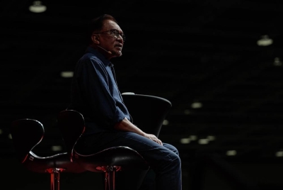 Anwar bercakap pada Dialog Anak Muda Temu Anwar sempena Pameran Memperkasa Belia 2023 di Pusat Konvensyen Kuala Lumpur (KLCC) pada Ahad. - Foto Bernama