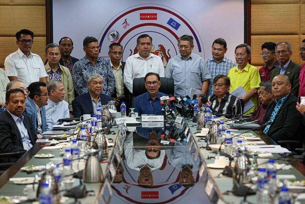 Anwar a présidé la réunion du Secrétariat du gouvernement d'unité à Menara Dato Onn Kuala Lumpur dimanche soir.  - Photo: Bernama