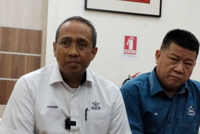 Mohammad Fakhruddin (kiri)