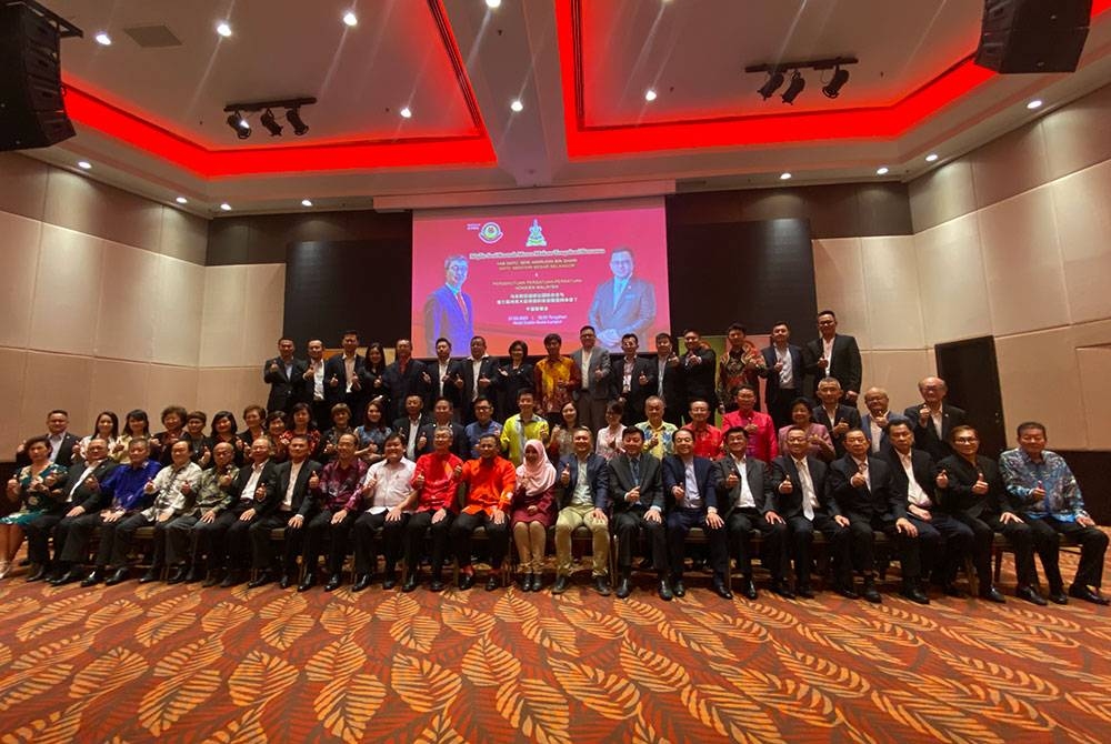 Persekutuan Persatuan - Persatuan Hokkien Malaysia mempunyai dua ratus dua puluh tiga (223) cawangan Persatuan Hokkien di seluruh negara termasuk Sabah dan Sarawak