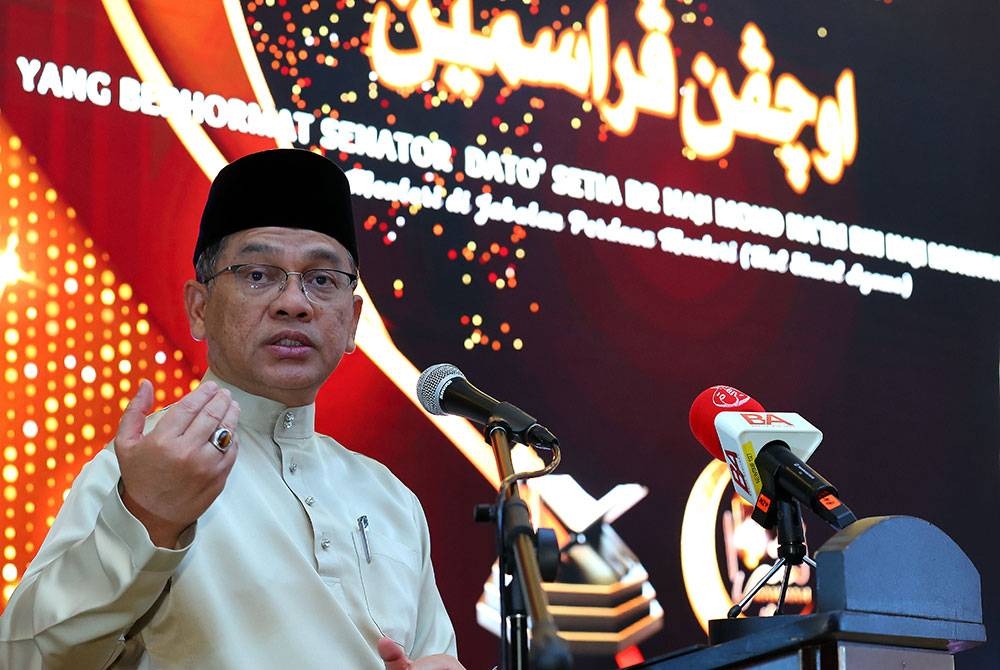 Menteri di Jabatan Perdana Menteri (Hal Ehwal Agama) Senator Datuk Dr Mohd Na'im Mokhtar berucap pada Pelancaran Sambutan Ihya' Ramadan Peringkat Kebangsaan bagi Tahun 2023 di Masjid Tuanku Mizan Zainal Abidin. - Foto Bernama.