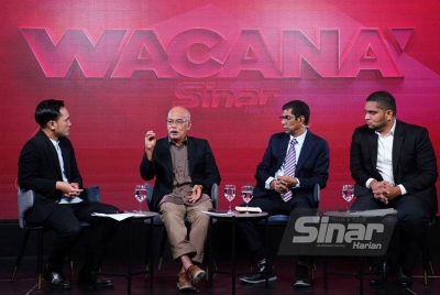 Shamsun Baharin (dua dari kiri) selaku panelis Wacana Sinar Harian bertajuk "Dana politik: Derma atau rasuah?” yang berlangsung di Kompleks Kumpulan Karangkraf pada Selasa. Foto SINAR HARIAN / MOHD HALIM ABDUL WAHID.