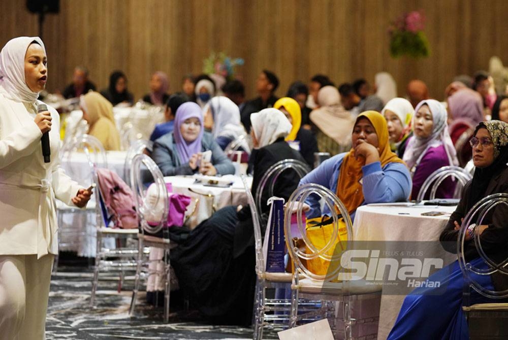 Rima Ginanjar ketika menyampaikan ceramah pada program Sure Grow Summit yang diadakan di GlamHall Damansara pada Rabu./FOTO: ROSLI TALIB