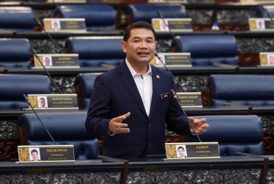 Rafizi ketika sesi soal jawab pada Mesyuarat Pertama Penggal Kedua Parlimen ke-15 di Bangunan Parlimen pada Rabu. - Foto Bernama