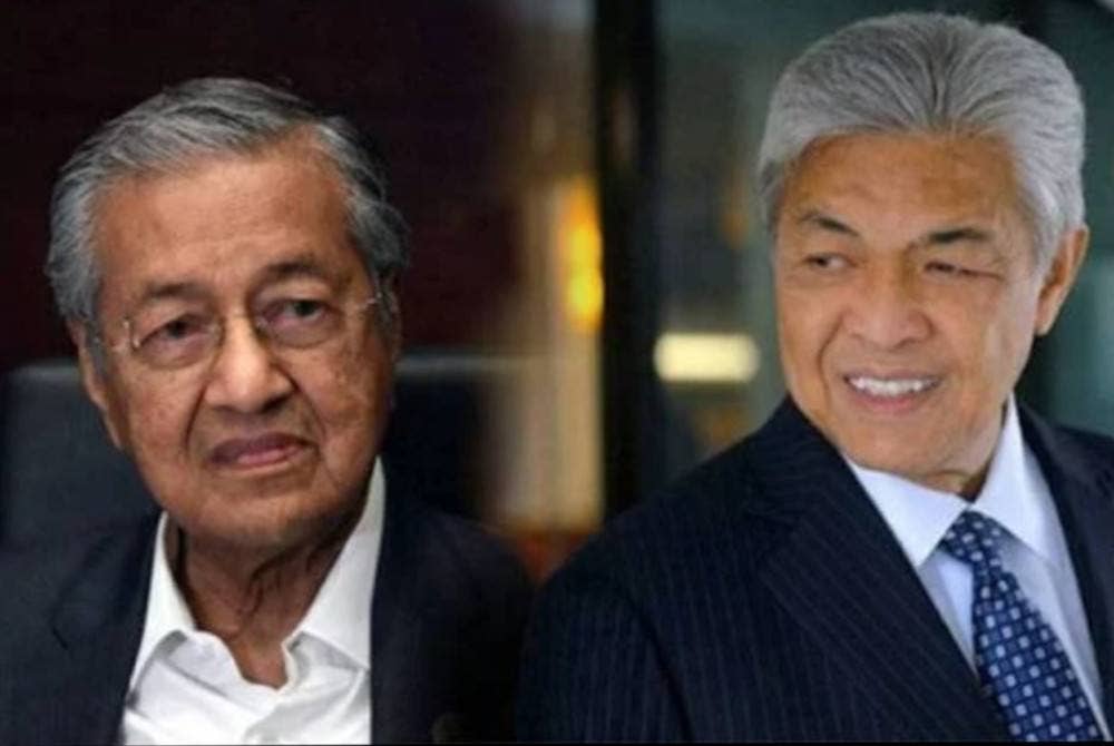 Tun Mahathir (kiri) dan Ahmad Zahid Hamidi.