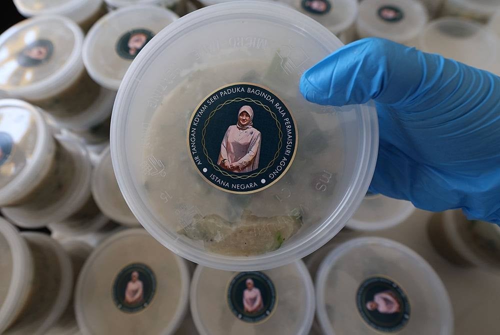 Bubur lambuk Pahang, resipi istimewa daripada Raja Permaisuri Agong. - Foto Bernama