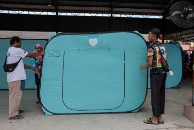 Lima pusat pemindahan sementara (PPS) masih beroperasi dengan menempatkan 113 keluarga. Foto: Bernama