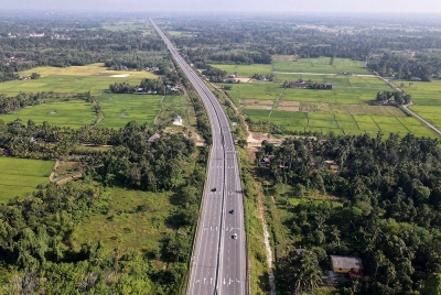 Pakej 1B membabitkan pembinaan laluan dari Pasir Hor ke Kadok serta Pakej 2A dari Kadok ke Ketereh, telah siap sepenuhnya dan digunakan.