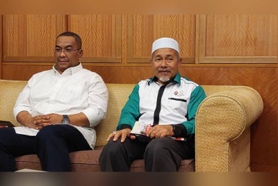 Muhammad Sanusi (kiri) dan Tuan Ibrahim pada sidang akhbar sempena Iftar Ramadan Kempen Dana #Aid4Turkiye&Syria anjuran PasRelief pada Sabtu.