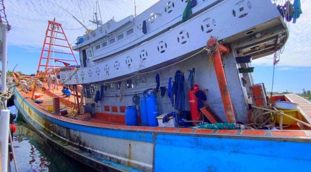 Operasi itu turut melibatkan rampasan berjumlah RM4.2 juta termasuk bot, peralatan navigasi, bekalan diesel 9,200 liter dan ikan 1,000 kilogram.