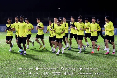Skuad negara menjalani latihan menjelang aksi berdepan Hong Kong, Selasa ini. - Foto Facebook FAM