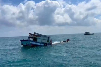 Maritim Kelantan melupuskan 11 bot bernilai RM11.15 juta untuk dijadikan tukun tiruan di perairan negeri ini sepanjang Januari hingga Mac.