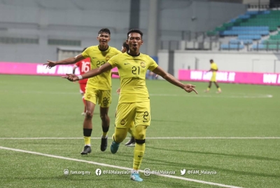 Skuad Harimau Muda melakar sejarah menjulang Piala Merlion 2023 selepas menewaskan Hong Kong, 2-1, di Stadium Jalan Besar, Singapura pada Ahad. - Foto FAM