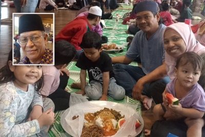 Nor Atikah bersama suami dan keluarga hadir ke Masjid Al Asma'ul Husna Bandar Uda Utama untuk berbuka puasa. (Gambar kecil:MOHAMAD ZAFAR)
