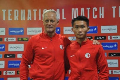 Andersen (kiri), dan Wang Kit