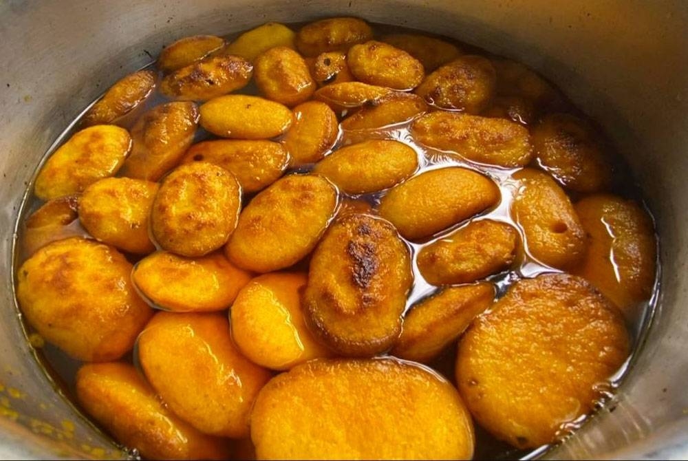 Nekbat perlu dimakan dengan air gula kerana rasa asalnya tawar.